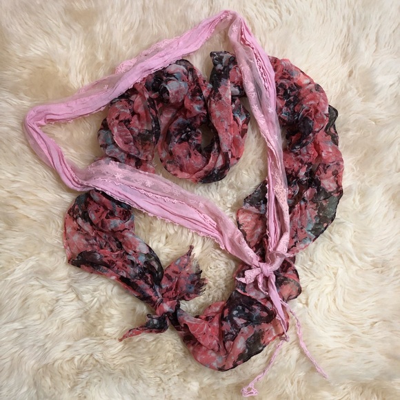 ❗️SOLD❗️🎉{x2Host pick}•Floral Pink Scarf• - Picture 5 of 7